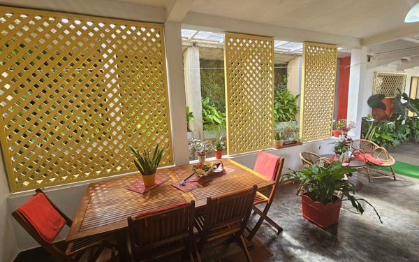 Maison à vendre    5 pièces • 123 m2 Saint-Leu