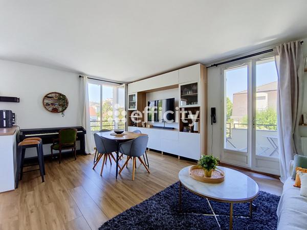 Appartement
         4 pièces
        - 82 m² 395 000 € *