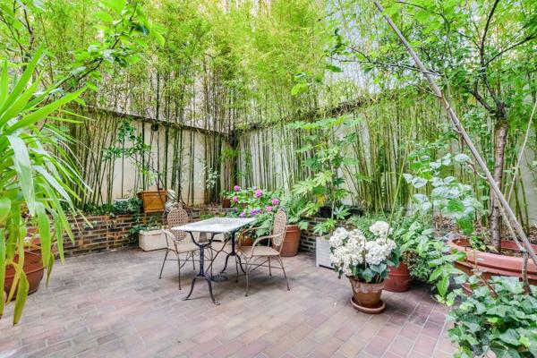 Appartement
         9 pièces
        - 222 m² Bien prestige 2 475 000 € *