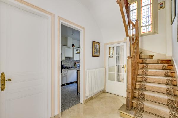 Appartement
         9 pièces
        - 222 m² Bien prestige 2 475 000 € *