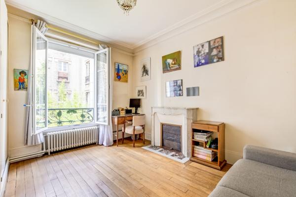 Appartement
         9 pièces
        - 222 m² Bien prestige 2 475 000 € *