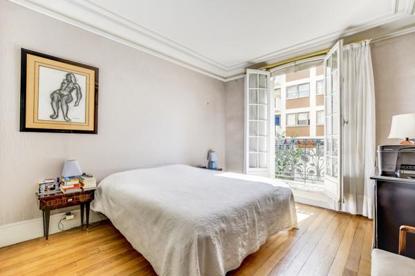 Appartement
         9 pièces
        - 222 m² Bien prestige 2 475 000 € *