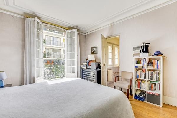 Appartement
         9 pièces
        - 222 m² Bien prestige 2 475 000 € *