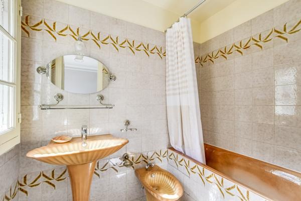 Appartement
         9 pièces
        - 222 m² Bien prestige 2 475 000 € *