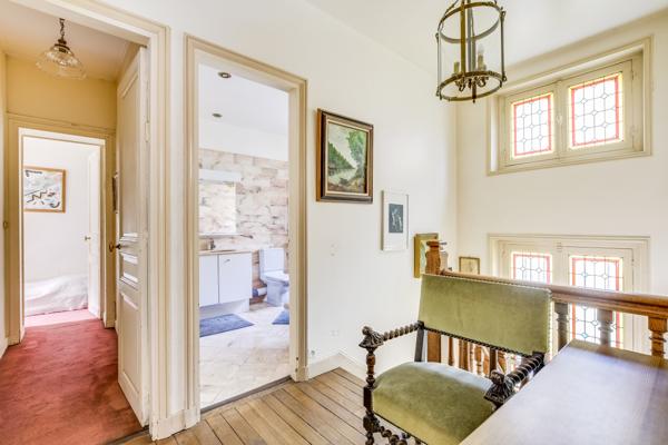 Appartement
         9 pièces
        - 222 m² Bien prestige 2 475 000 € *