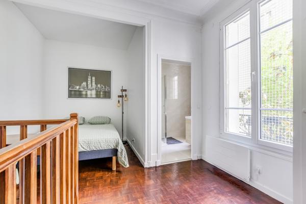 Appartement
         9 pièces
        - 222 m² Bien prestige 2 475 000 € *