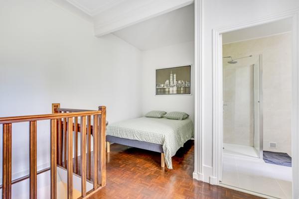 Appartement
         9 pièces
        - 222 m² Bien prestige 2 475 000 € *