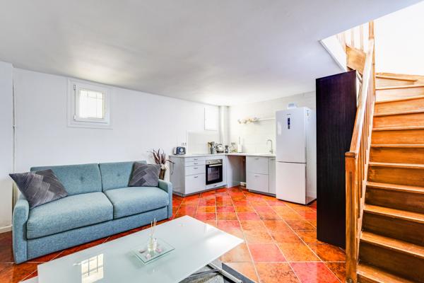 Appartement
         9 pièces
        - 222 m² Bien prestige 2 475 000 € *
