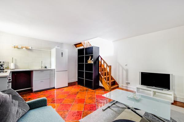 Appartement
         9 pièces
        - 222 m² Bien prestige 2 475 000 € *