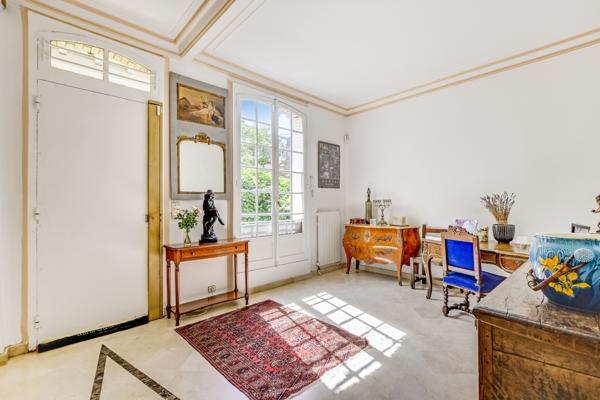 Appartement
         9 pièces
        - 222 m² Bien prestige 2 475 000 € *