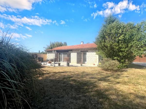 Vente                                                      Maison de village
                        
                                         110 m2                     à Fleuré