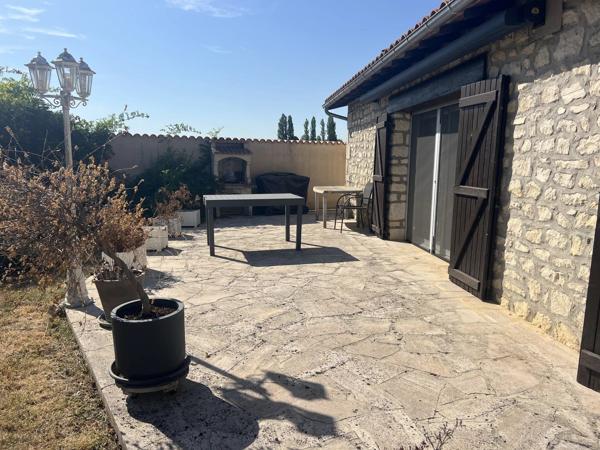 Vente                                                      Maison de village
                        
                                         110 m2                     à Fleuré