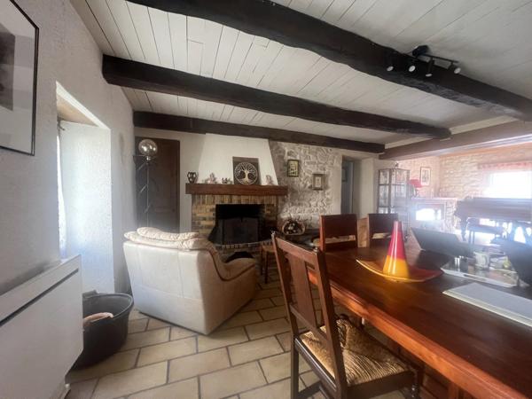 Vente                                                      Maison de village
                        
                                         110 m2                     à Fleuré
