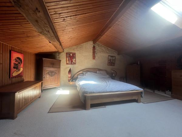 Vente                                                      Maison de village
                        
                                         110 m2                     à Fleuré