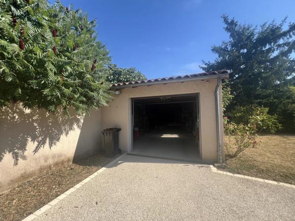 Vente                                                      Maison de village
                        
                                         110 m2                     à Fleuré