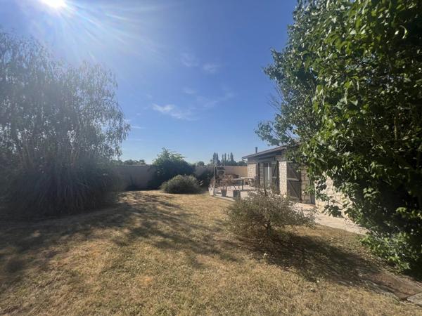 Vente                                                      Maison de village
                        
                                         110 m2                     à Fleuré
