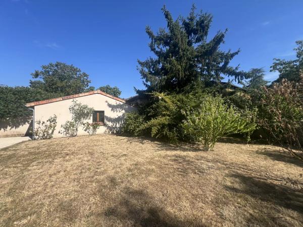 Vente                                                      Maison de village
                        
                                         110 m2                     à Fleuré