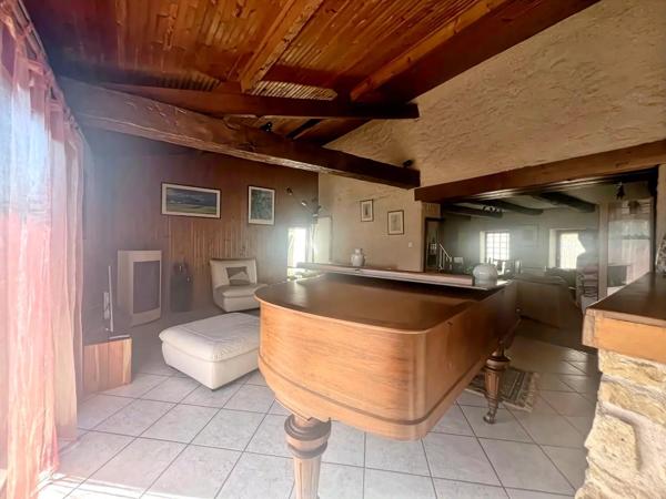Vente                                                      Maison de village
                        
                                         110 m2                     à Fleuré