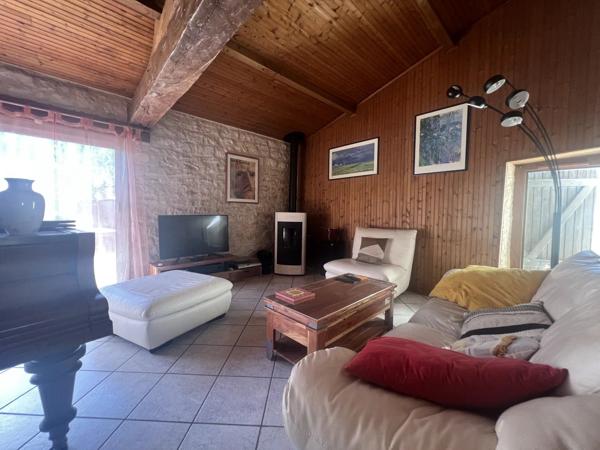 Vente                                                      Maison de village
                        
                                         110 m2                     à Fleuré
