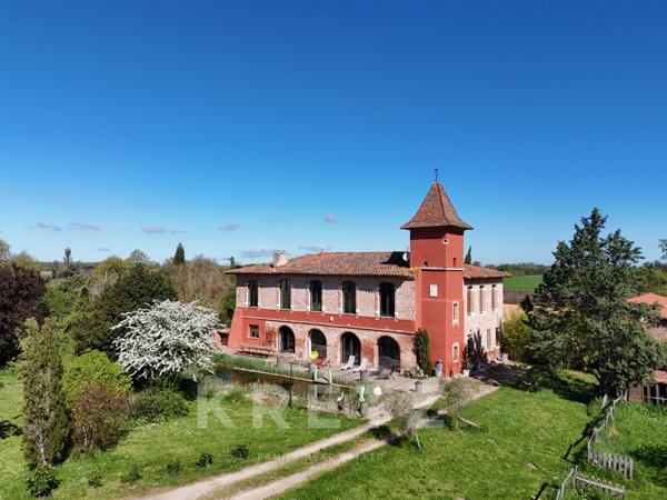 Château rénové 390m2, 9 suites, parc 2 hectares, à 20 minutes de Toulouse