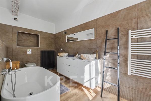 Château rénové 390m2, 9 suites, parc 2 hectares, à 20 minutes de Toulouse