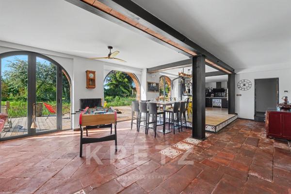 Château rénové 390m2, 9 suites, parc 2 hectares, à 20 minutes de Toulouse