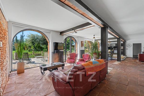 Château rénové 390m2, 9 suites, parc 2 hectares, à 20 minutes de Toulouse