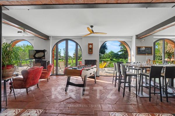 Château rénové 390m2, 9 suites, parc 2 hectares, à 20 minutes de Toulouse