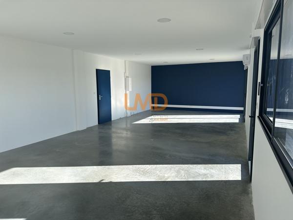 entrepôt avec bureaux climatisé 240 m2