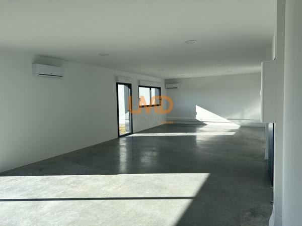 entrepôt avec bureaux climatisé 240 m2
