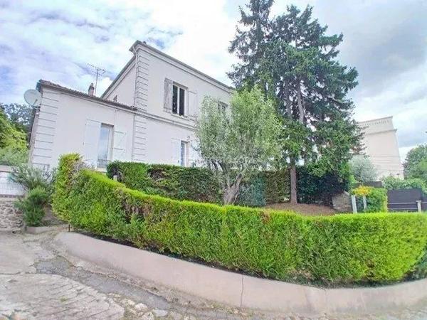 Vente                                                      Appartement
                        
                     2 pièces                      61 m2                     à Villeneuve-Saint-Georges