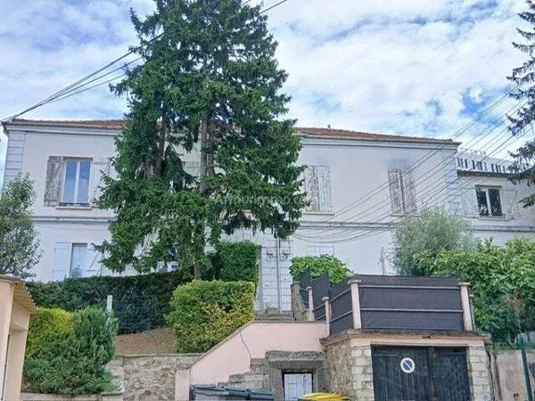 Vente                                                      Appartement
                        
                     2 pièces                      61 m2                     à Villeneuve-Saint-Georges
