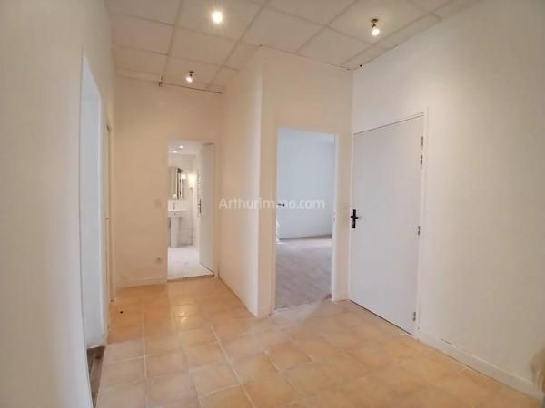 Vente                                                      Appartement
                        
                     2 pièces                      61 m2                     à Villeneuve-Saint-Georges