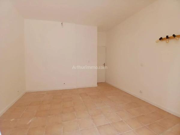 Vente                                                      Appartement
                        
                     2 pièces                      61 m2                     à Villeneuve-Saint-Georges