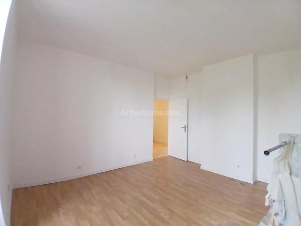 Vente                                                      Appartement
                        
                     2 pièces                      61 m2                     à Villeneuve-Saint-Georges