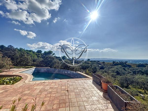 Cavaillon (84300) Cavaillon /St Jacques Vue panoramique Maison d'architecte 210 m2 piscine garage et terrain 4100 m2
