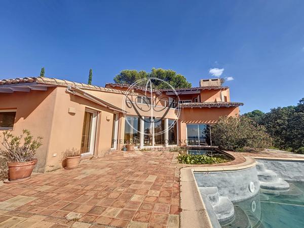 Cavaillon (84300) Cavaillon /St Jacques Vue panoramique Maison d'architecte 210 m2 piscine garage et terrain 4100 m2