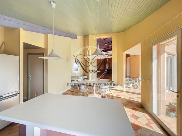 Cavaillon (84300) Cavaillon /St Jacques Vue panoramique Maison d'architecte 210 m2 piscine garage et terrain 4100 m2