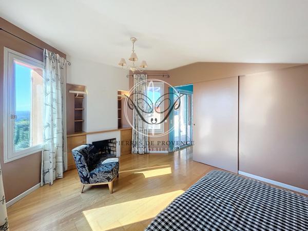 Cavaillon (84300) Cavaillon /St Jacques Vue panoramique Maison d'architecte 210 m2 piscine garage et terrain 4100 m2