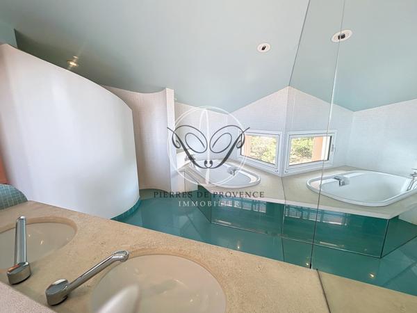 Cavaillon (84300) Cavaillon /St Jacques Vue panoramique Maison d'architecte 210 m2 piscine garage et terrain 4100 m2