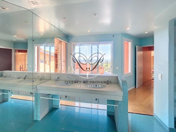 Cavaillon (84300) Cavaillon /St Jacques Vue panoramique Maison d'architecte 210 m2 piscine garage et terrain 4100 m2