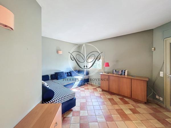 Cavaillon (84300) Cavaillon /St Jacques Vue panoramique Maison d'architecte 210 m2 piscine garage et terrain 4100 m2