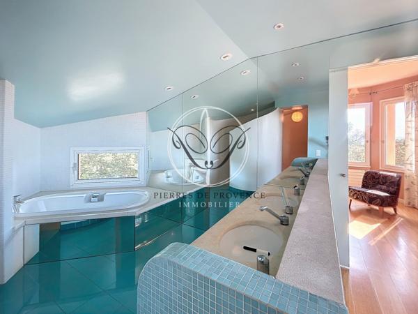 Cavaillon (84300) Cavaillon /St Jacques Vue panoramique Maison d'architecte 210 m2 piscine garage et terrain 4100 m2