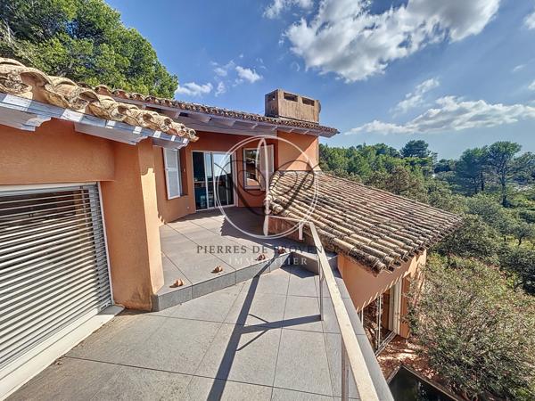 Cavaillon (84300) Cavaillon /St Jacques Vue panoramique Maison d'architecte 210 m2 piscine garage et terrain 4100 m2