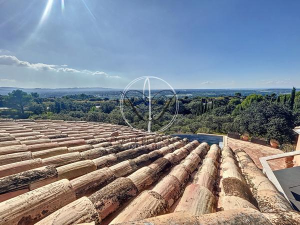 Cavaillon (84300) Cavaillon /St Jacques Vue panoramique Maison d'architecte 210 m2 piscine garage et terrain 4100 m2