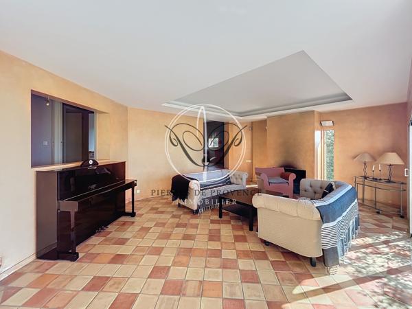 Cavaillon (84300) Cavaillon /St Jacques Vue panoramique Maison d'architecte 210 m2 piscine garage et terrain 4100 m2