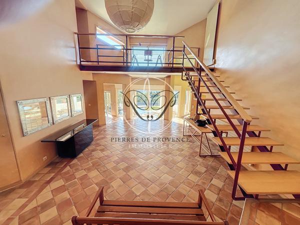 Cavaillon (84300) Cavaillon /St Jacques Vue panoramique Maison d'architecte 210 m2 piscine garage et terrain 4100 m2