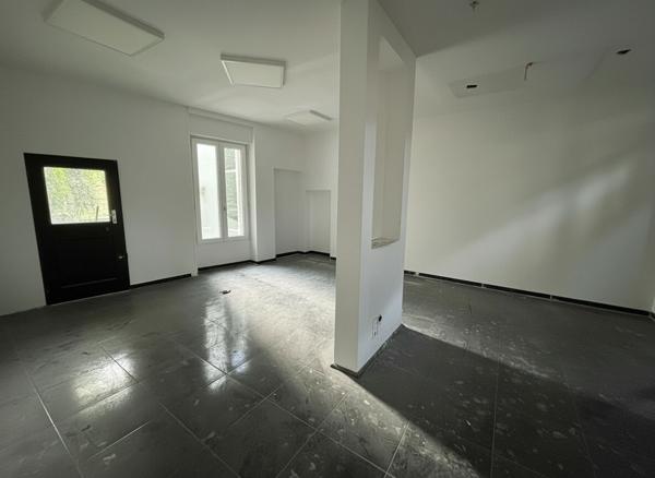 A vendre VANNES PORT IMMEUBLE DE RAPPORT 154 m² 3 appartements un local commercial