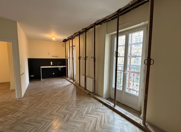 A vendre VANNES PORT IMMEUBLE DE RAPPORT 154 m² 3 appartements un local commercial