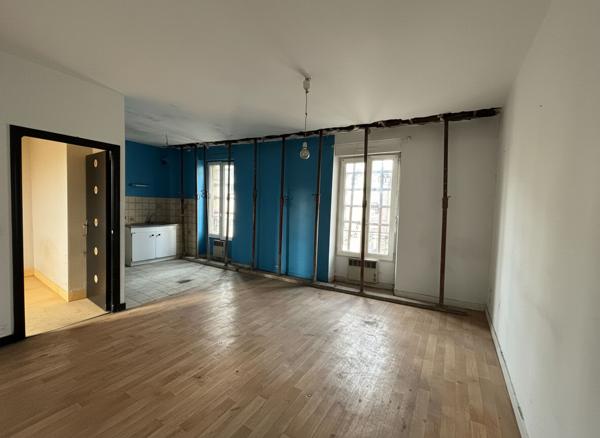A vendre VANNES PORT IMMEUBLE DE RAPPORT 154 m² 3 appartements un local commercial